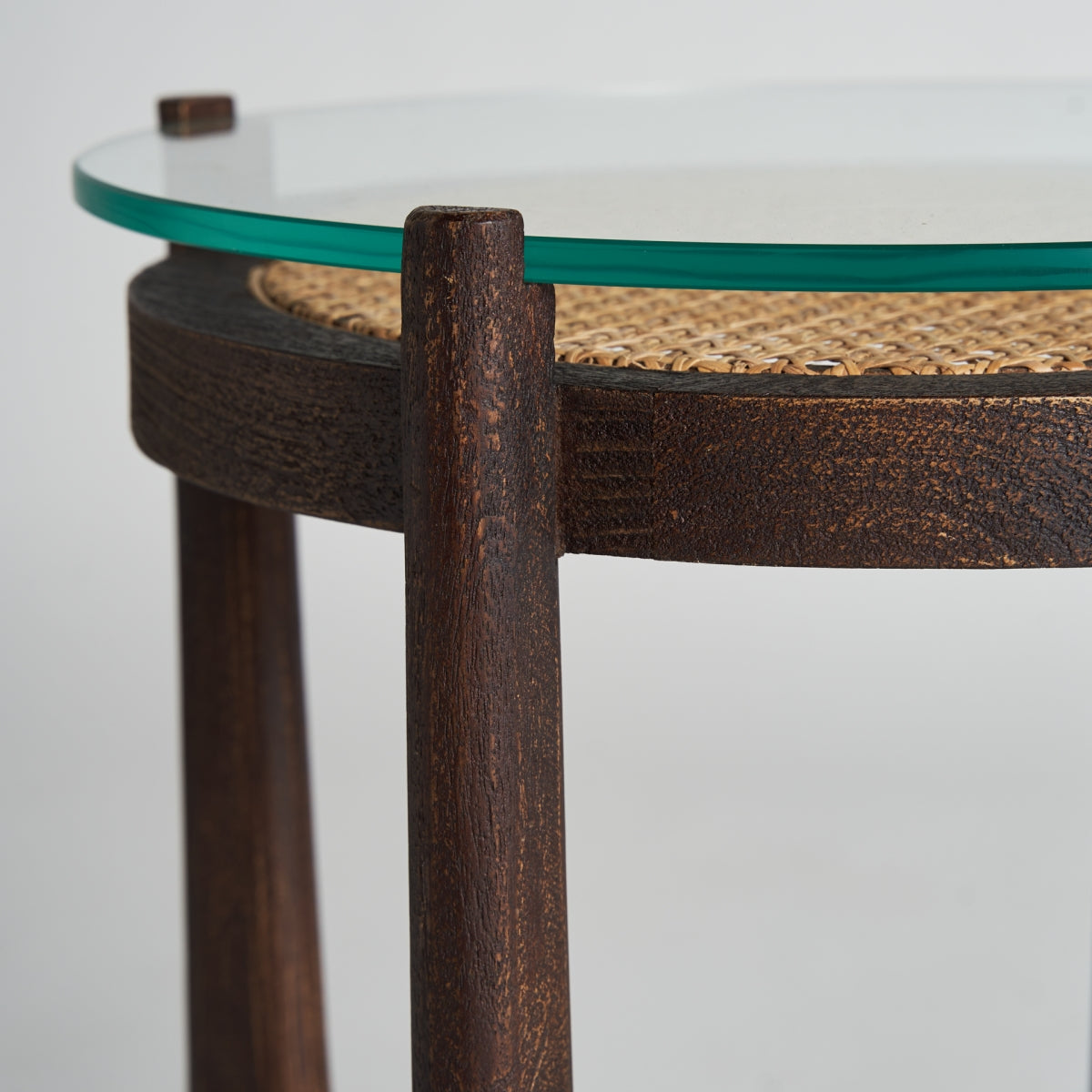 Table d'appoint en bois de manguier et en verre | VIDAL Nossen | REMO, mobilier et décoration d'intérieur