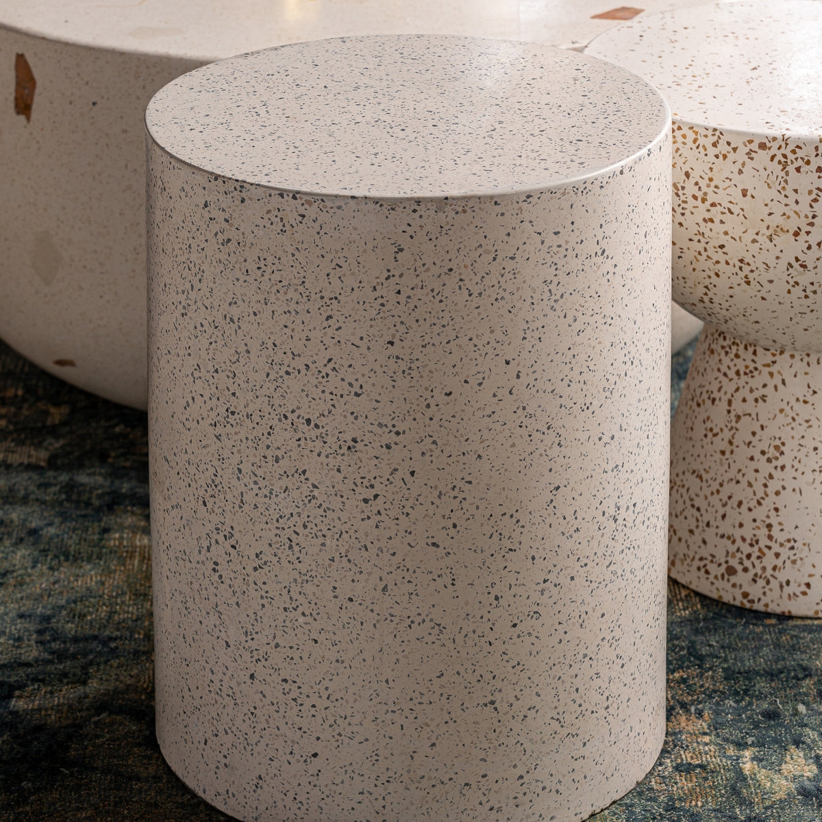 Table d'appoint en terrazzo blanc | VICAL Albenga | REMO, mobilier et décoration d'intérieur