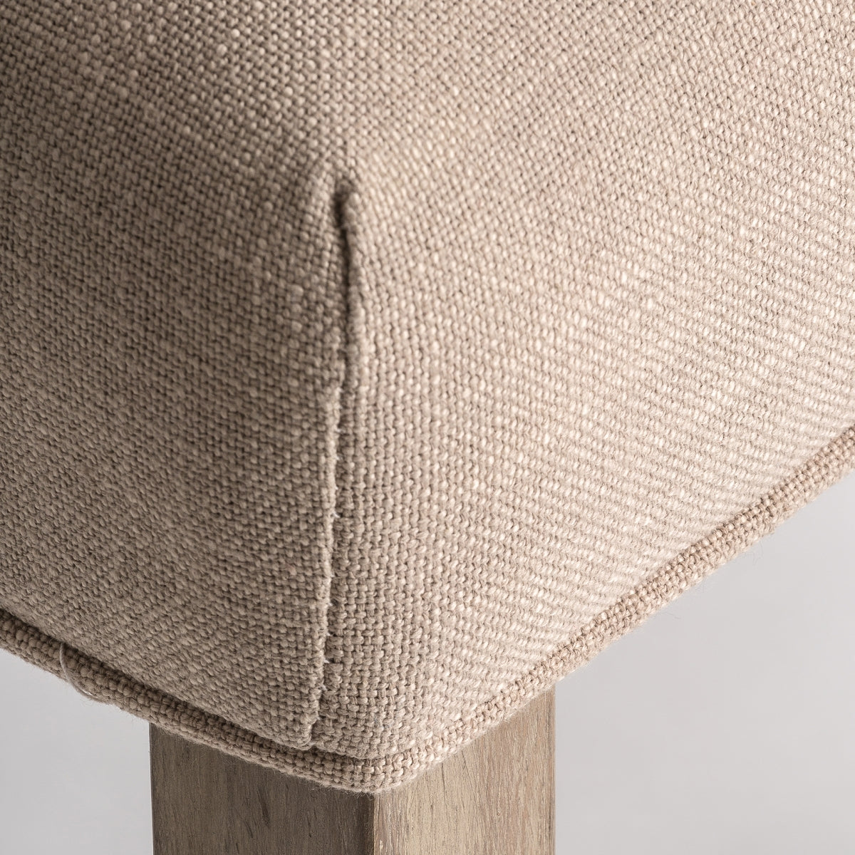 Chaise de salle à manger en tissu ocre | VICAL Isere | REMO, mobilier et décoration d'intérieur