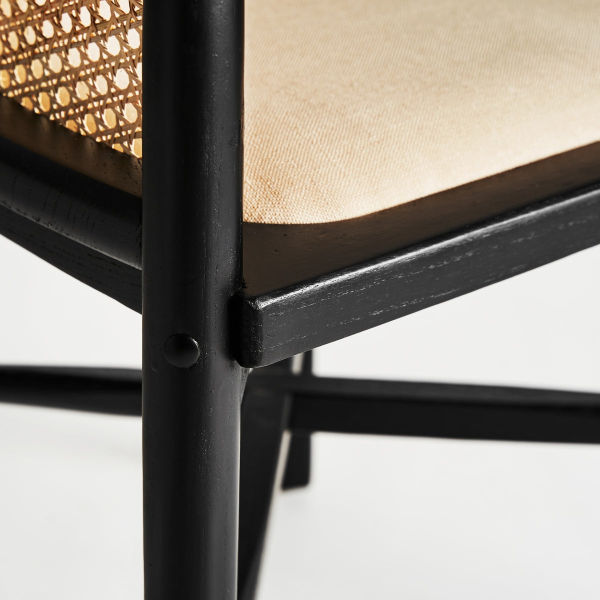 Fauteuil en bois de bouleau noir | VICAL Nuchis | REMO, mobilier et décoration d'intérieur