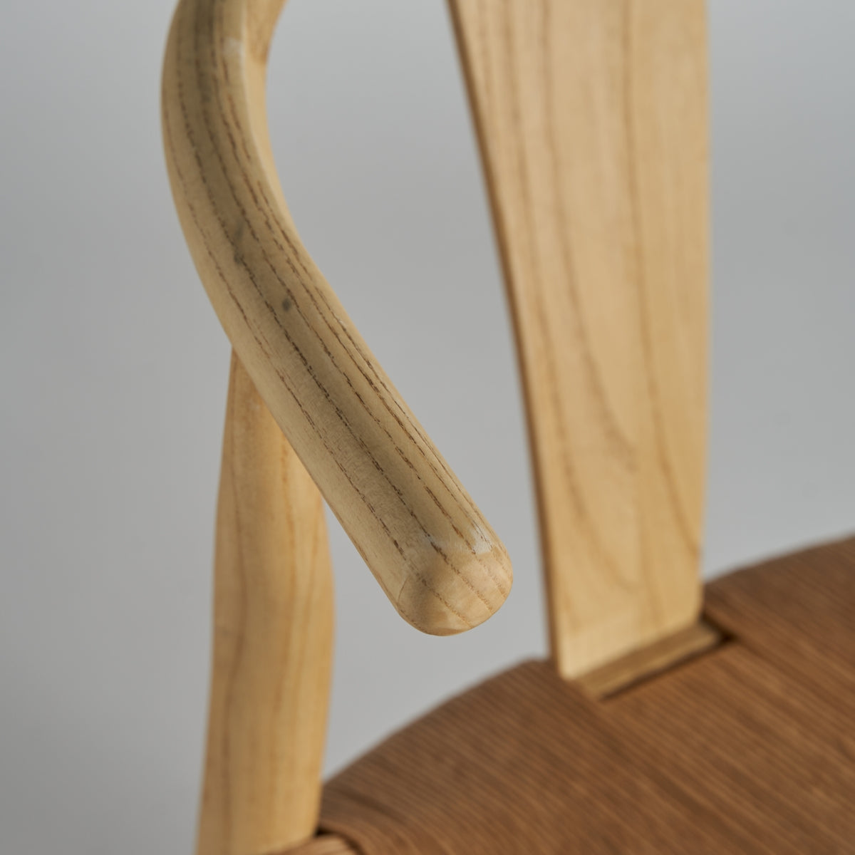 Chaise de salle à manger en bois d'orme | VICAL Wishbone | REMO, mobilier et décoration d'intérieur