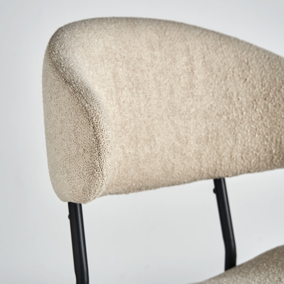 Chaise de salle à manger bouclé blanc cassé | VICAL Obervaz | REMO, mobilier et décoration d'intérieur