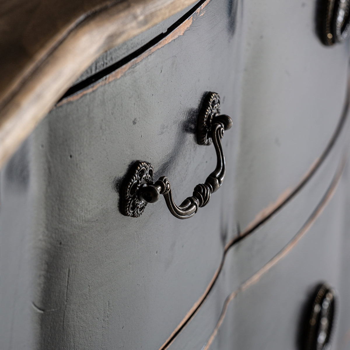 Chest of drawers in black elm wood | VICAL Zenica