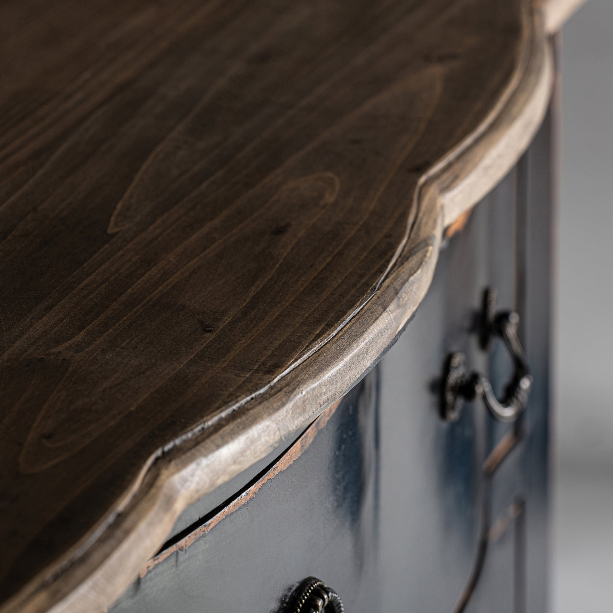 Chest of drawers in black elm wood | VICAL Zenica