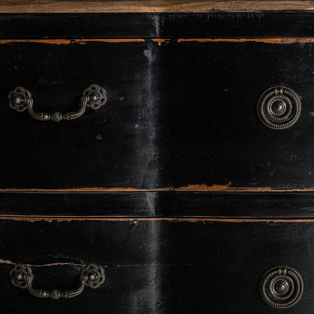 Chest of drawers in black elm wood | VICAL Zenica