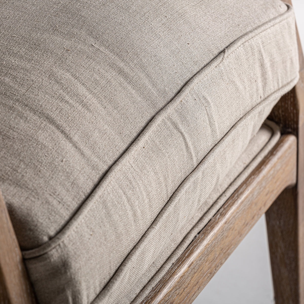 Fauteuil en tissu beige | VICAL Gistel | REMO, mobilier et décoration d'intérieur