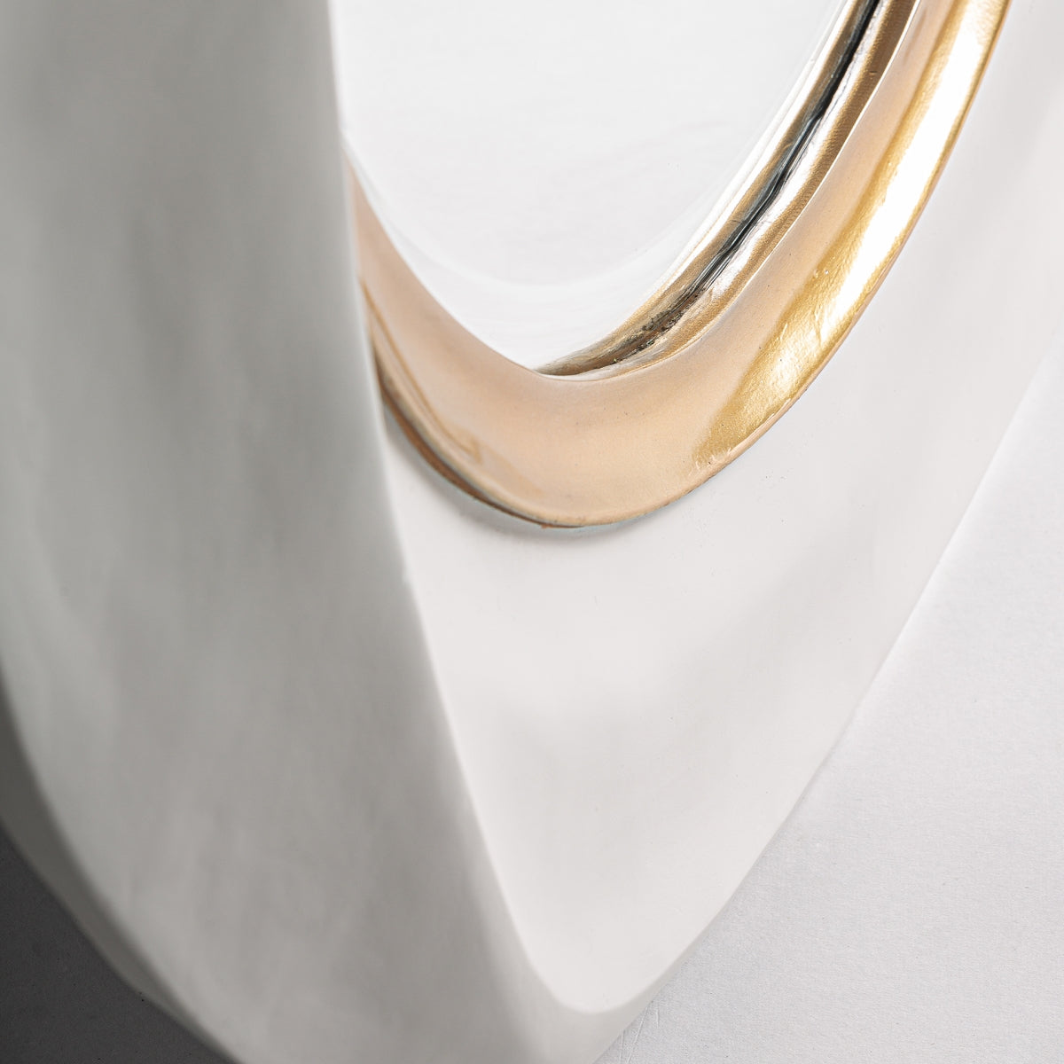 Miroir rond en résine blanche | VICAL Odyssey | REMO, mobilier et décoration d'intérieur