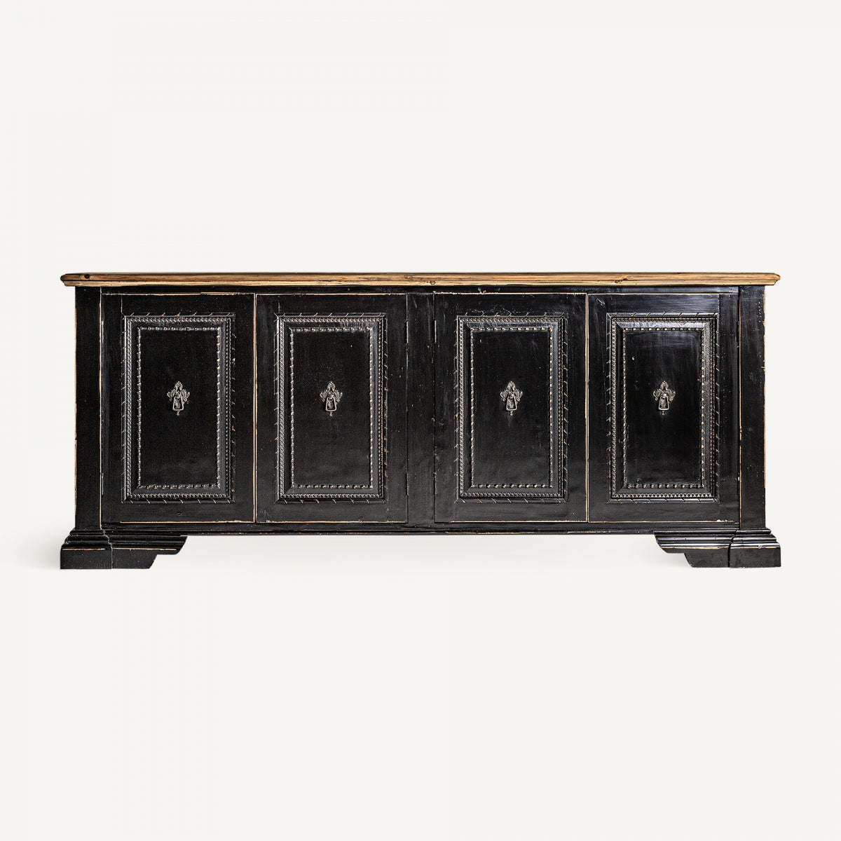 Buffet en bois d'orme noir | Vical Ypres | REMO, mobilier et décoration d'intérieur