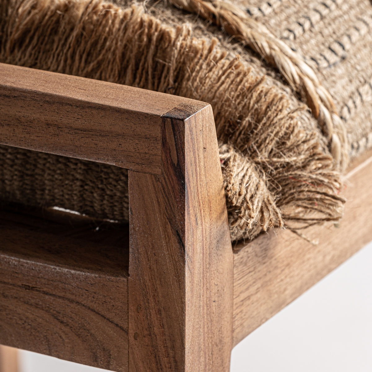 Pouf en manguier et jute | Vical Clarke | REMO, mobilier et décoration d'intérieur