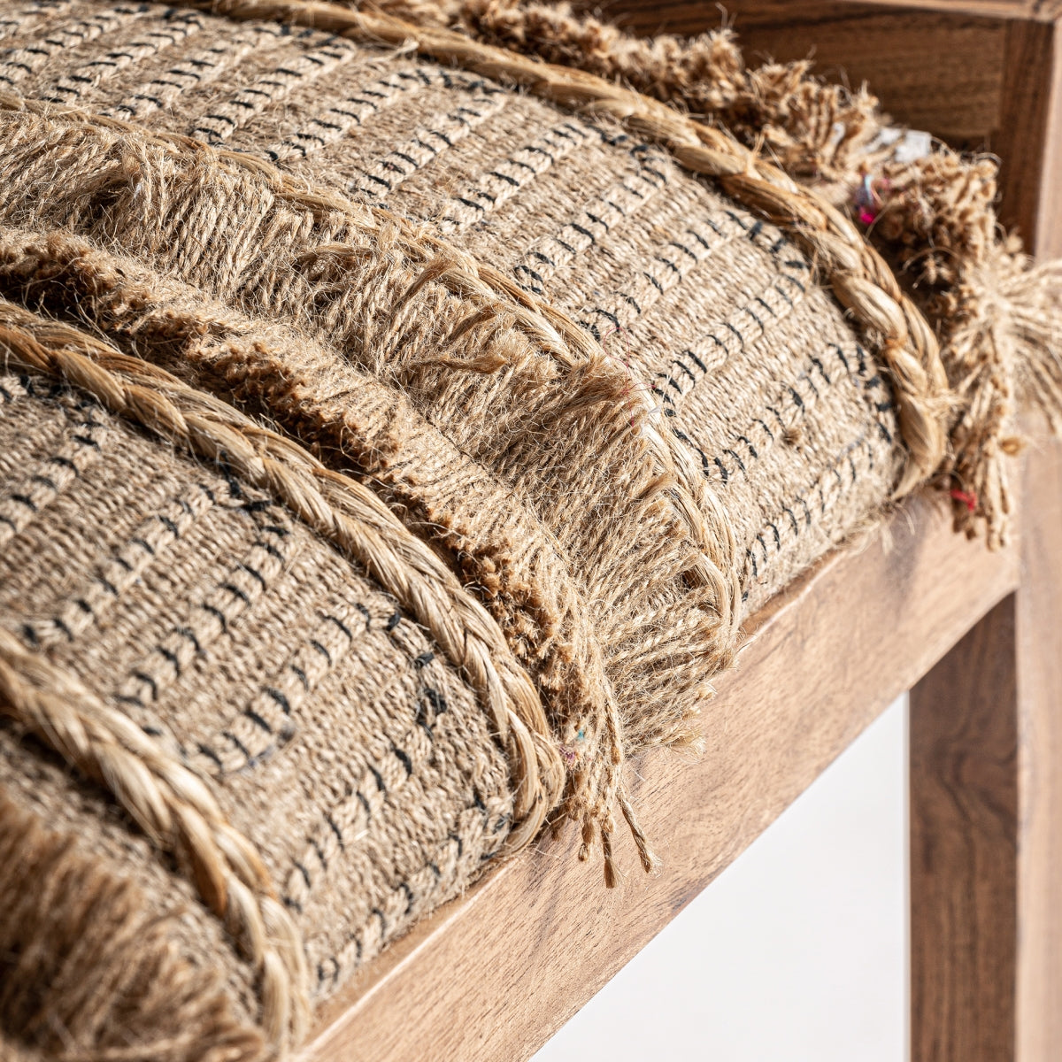 Pouf en manguier et jute | Vical Clarke | REMO, mobilier et décoration d'intérieur