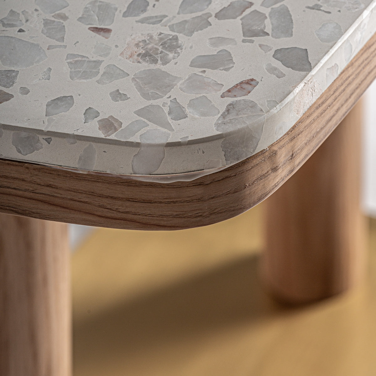 Table de bar en terrazzo gris | Vical Birieux | REMO, mobilier et décoration d'intérieur