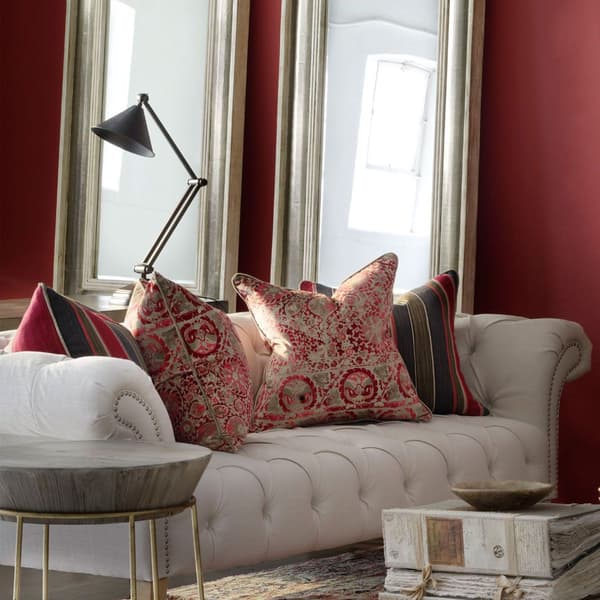 Coussin décoratif Iznik Red Plumes durables | Andrew Martin - vue de détail | REMO-HOME
