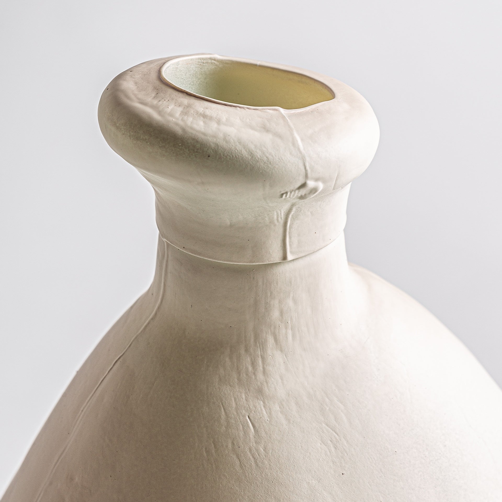 Vase élancé en verre blanc cassé mate | VICAL Ostuni