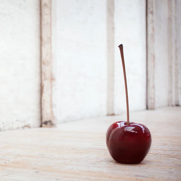 Sculpture décorative Cherry - Glazed Bordeaux () | Andrew Martin - vue principale | REMO-HOME