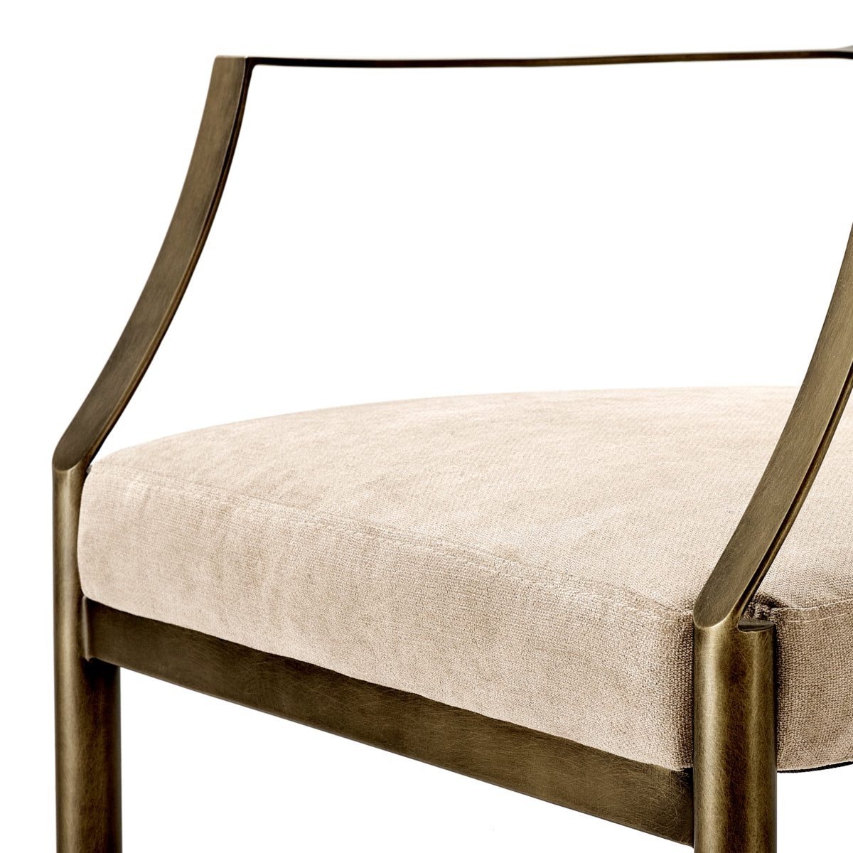 Chaise de salle à manger en velours greige et laiton foncé | Eichholtz Scribe. - vue d'ambiance | REMO-HOME