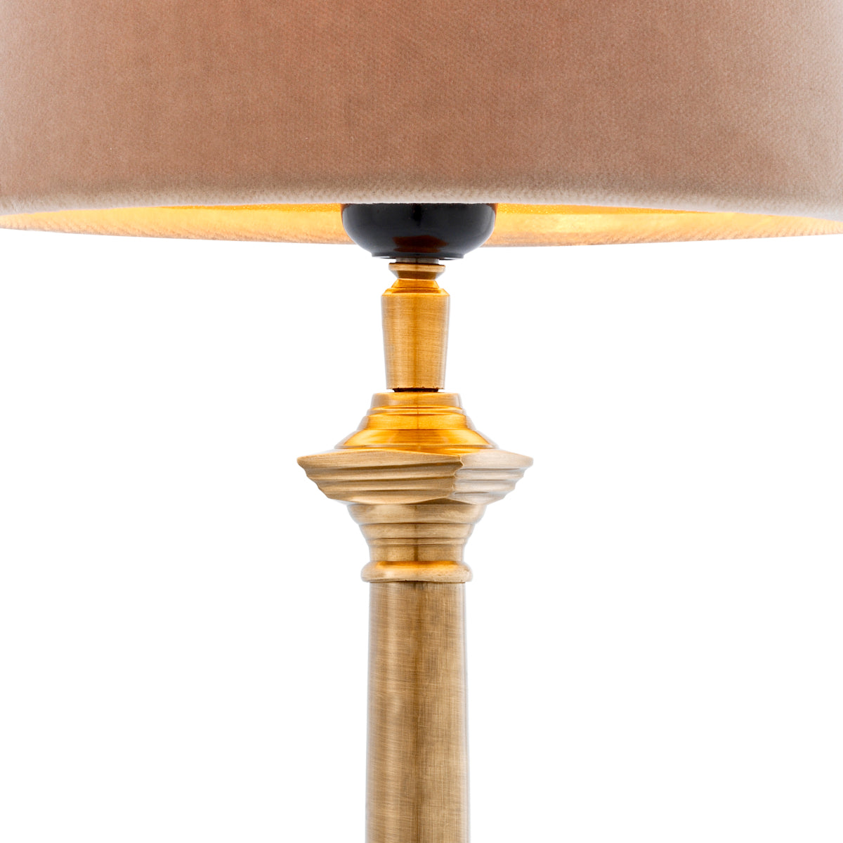 Lampe de table en laiton antique avec abat-jour | Eichholtz Cologne S - vue d'ambiance | REMO-HOME