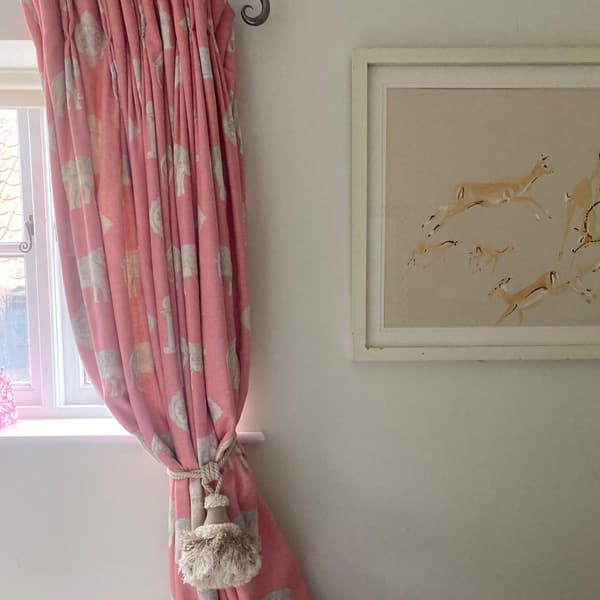 Tissu d'ameublement Bolo Pink | Andrew Martin - vue de détail | REMO-HOME