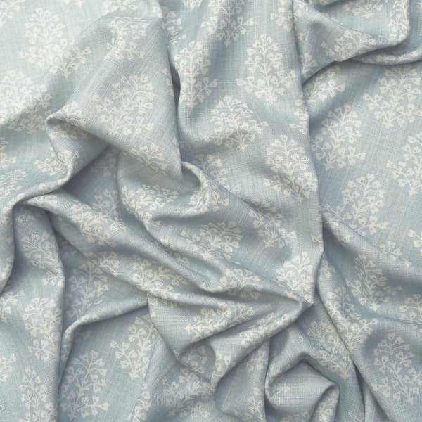 Tissu d'ameublement Sprig Sky | Andrew Martin - vue de détail | REMO-HOME