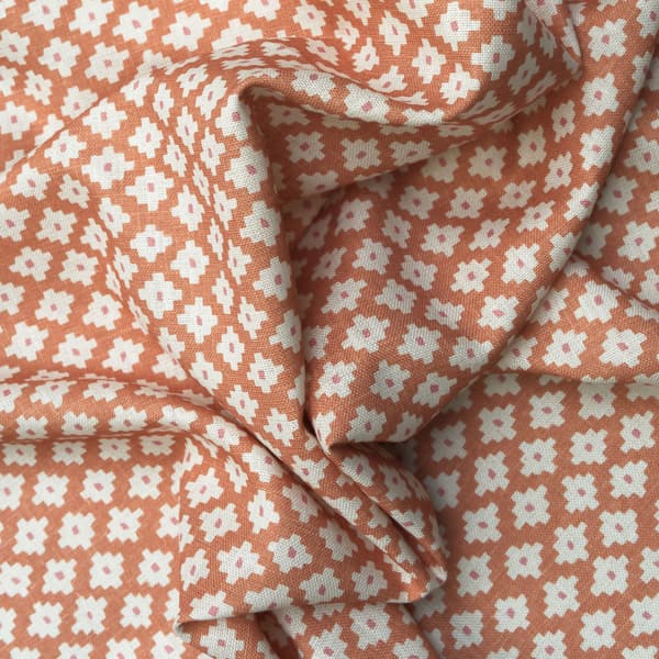 Tissu d'ameublement Maze Orange | Andrew Martin - vue de détail | REMO-HOME