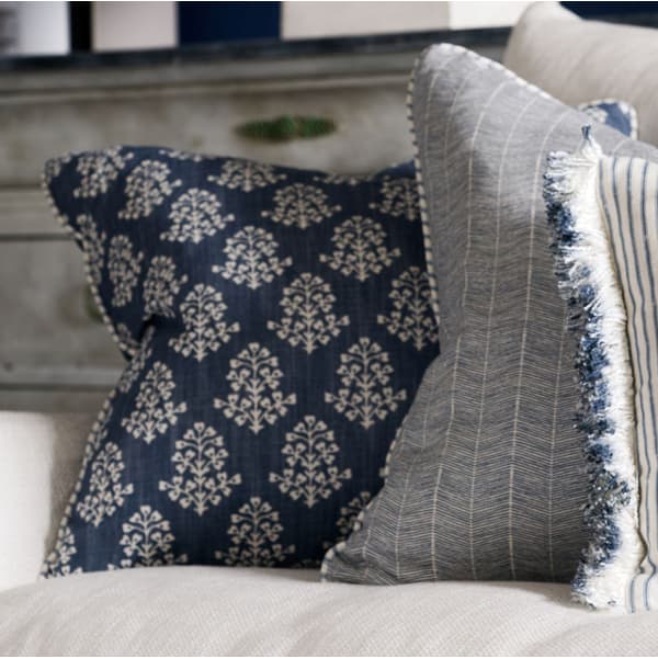Tissu d'ameublement Sprig Denim | Andrew Martin - vue de détail | REMO-HOME