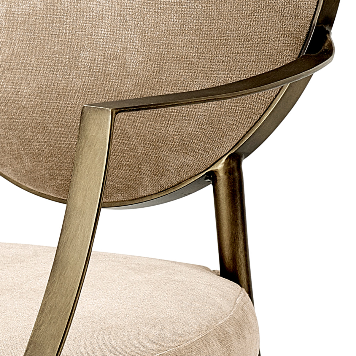 Chaise de salle à manger en velours greige et laiton foncé | Eichholtz Scribe. - vue d'ambiance | REMO-HOME
