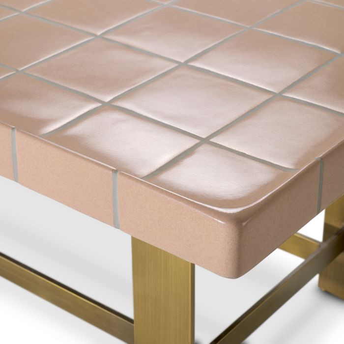 Table basse dorée en céramique rose | Eichholtz Adrian