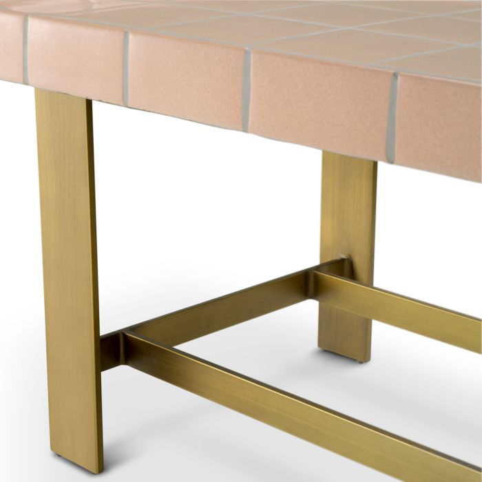 Table basse dorée en céramique rose | Eichholtz Adrian