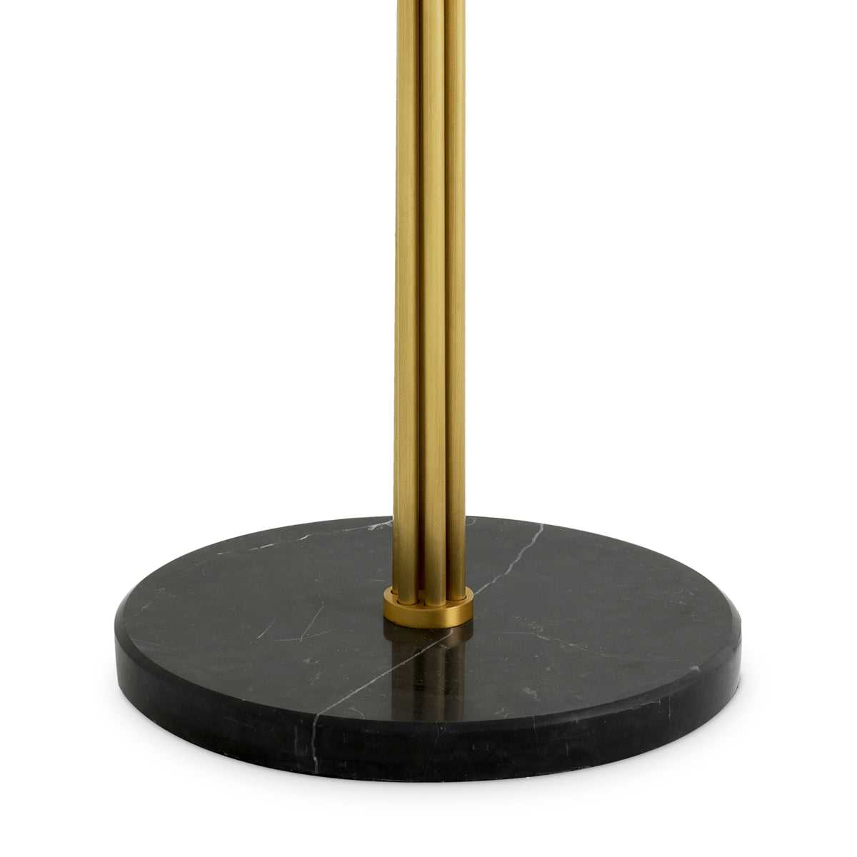 Lampadaire en laiton antique | Eichholtz Gagnon - vue d'ambiance | REMO-HOME