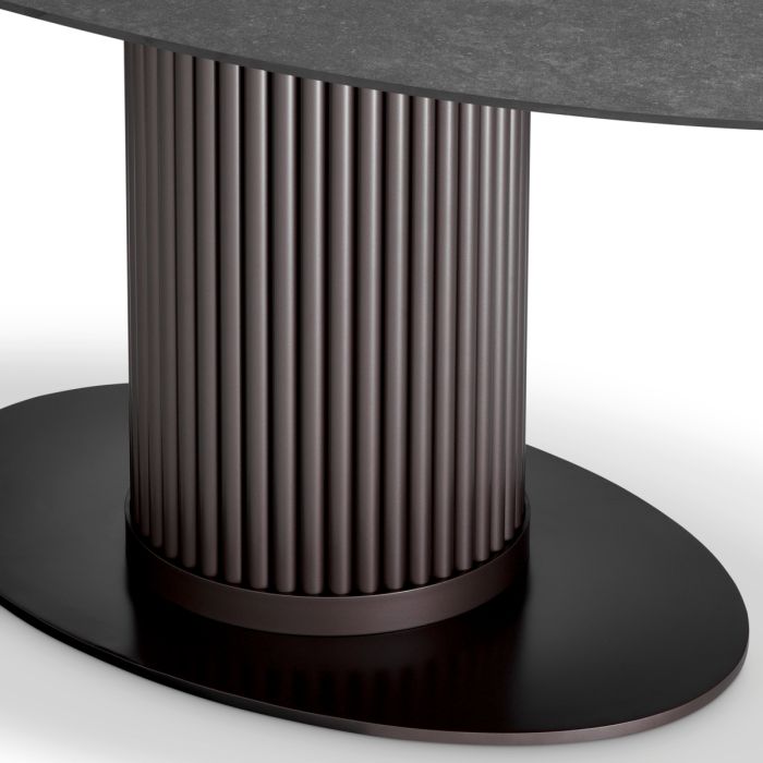 Table extérieure ovale en bronze et céramique | Eichholtz Volterra