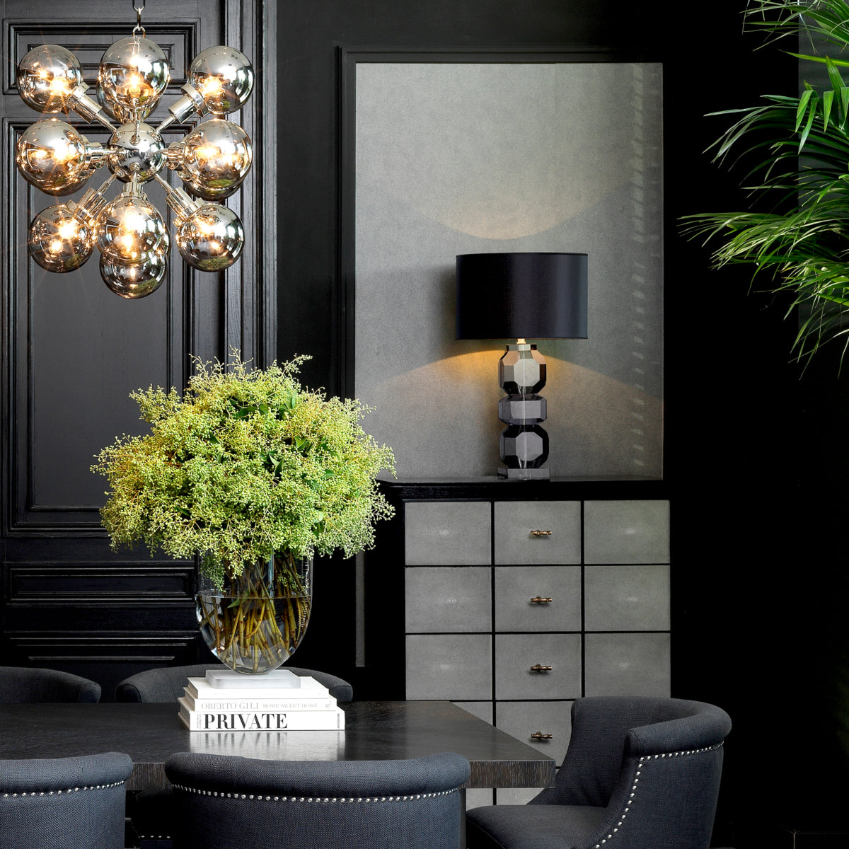Lampe de table en cristal fumé avec abat-jour | Eichholtz Mornington - vue d'ambiance | REMO-HOME