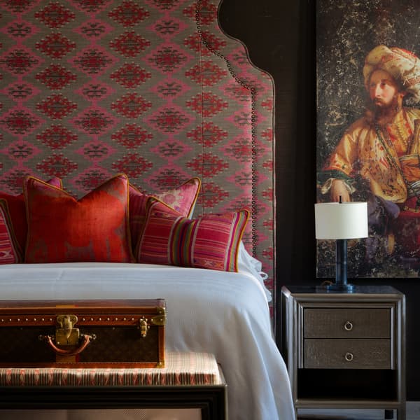 Tissu d'ameublement Orillo Pink Cigarette and Match | Andrew Martin - vue de détail | REMO-HOME
