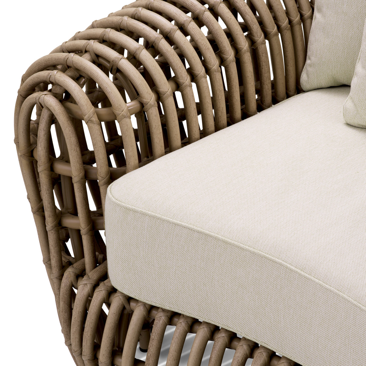 Chaise d'extérieur en faux rotin sable | Eichholtz Siderno - vue d'ambiance | REMO-HOME