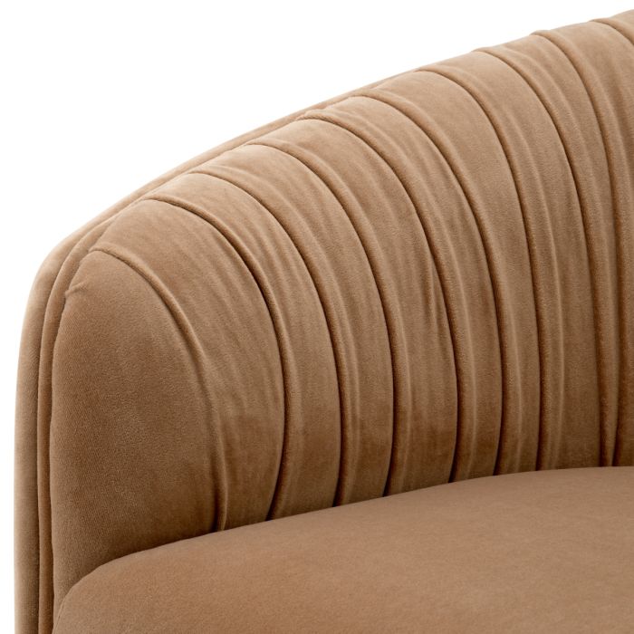Fauteuil en velours camel | Eichholtz Jameson