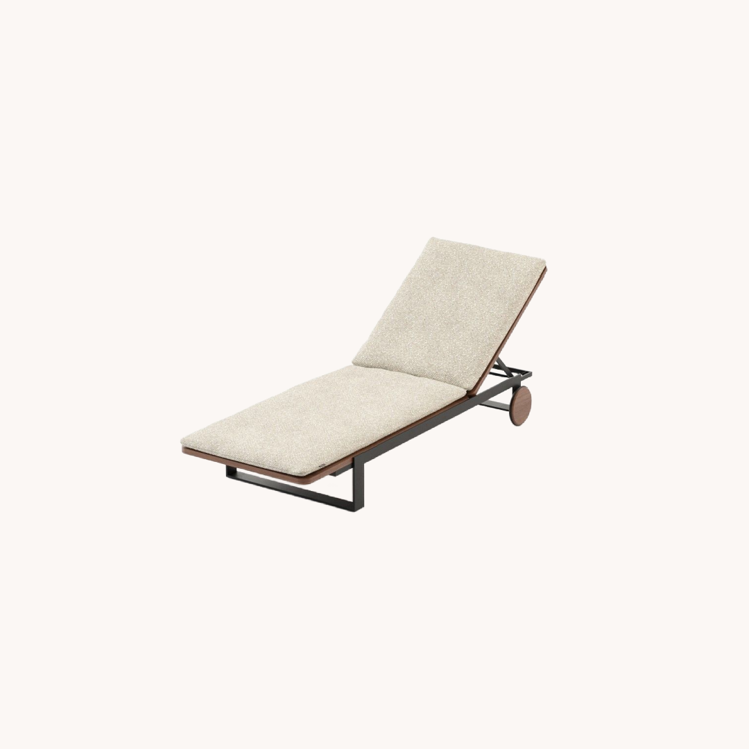 Chaise longue en tissu sable | Laskasas Salim | REMO, mobilier et décoration d'extérieur