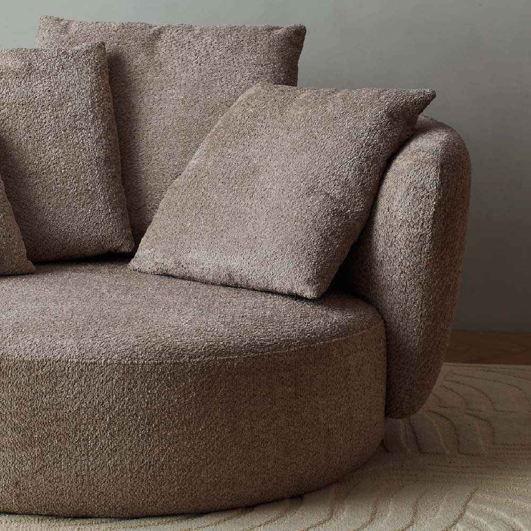 Fauteuil causeuse en tissu gris taupe | Grado Wonton L