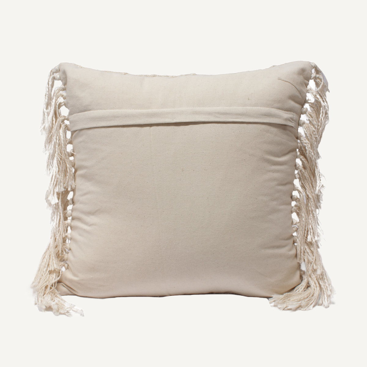 Coussin carré crème à franges | Dôme Deco Salvia | REMO, mobilier et décoration d'intérieur