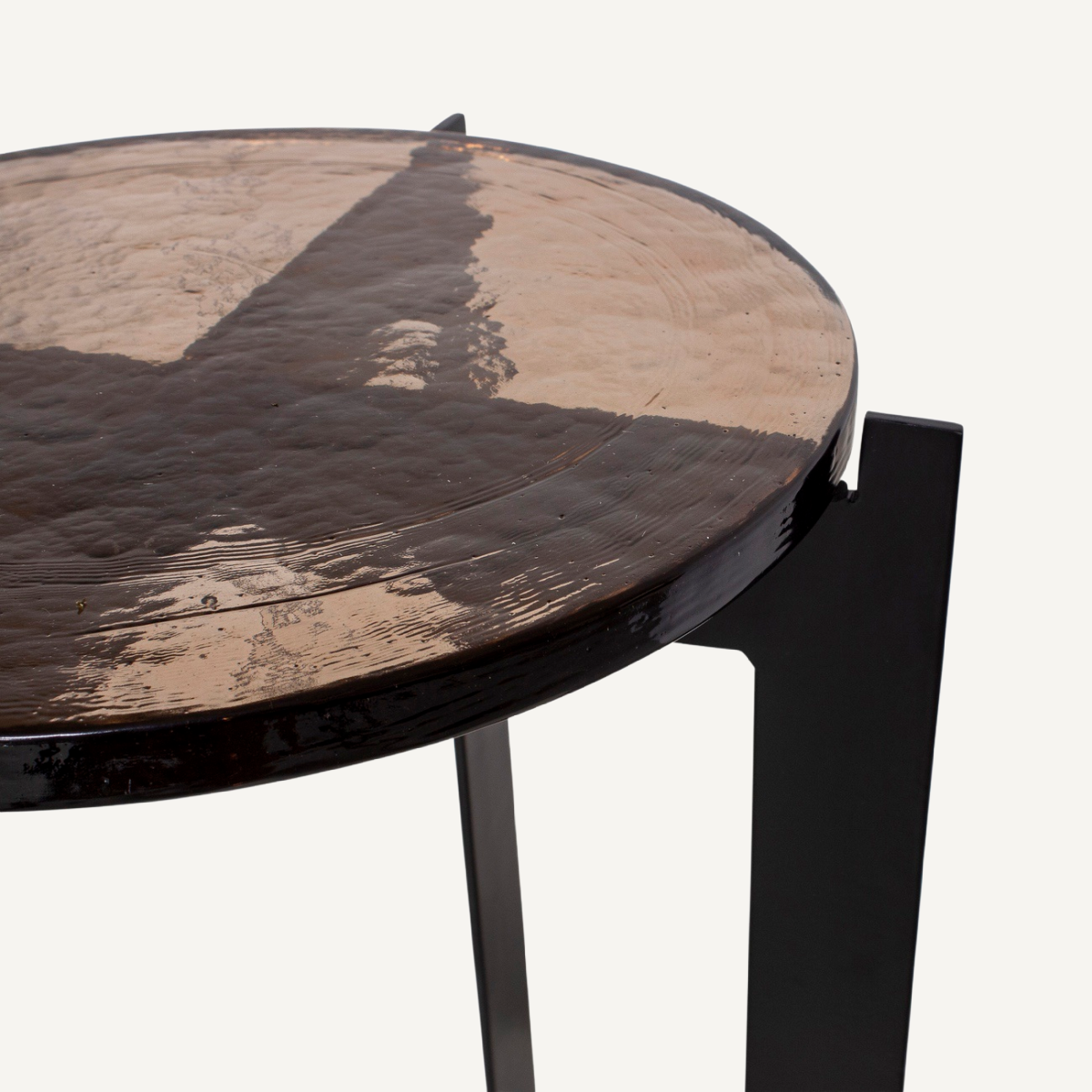 Table d'appoint en verre fumé marron | Dôme Deco Nador | REMO, mobilier et décoration d'intérieur