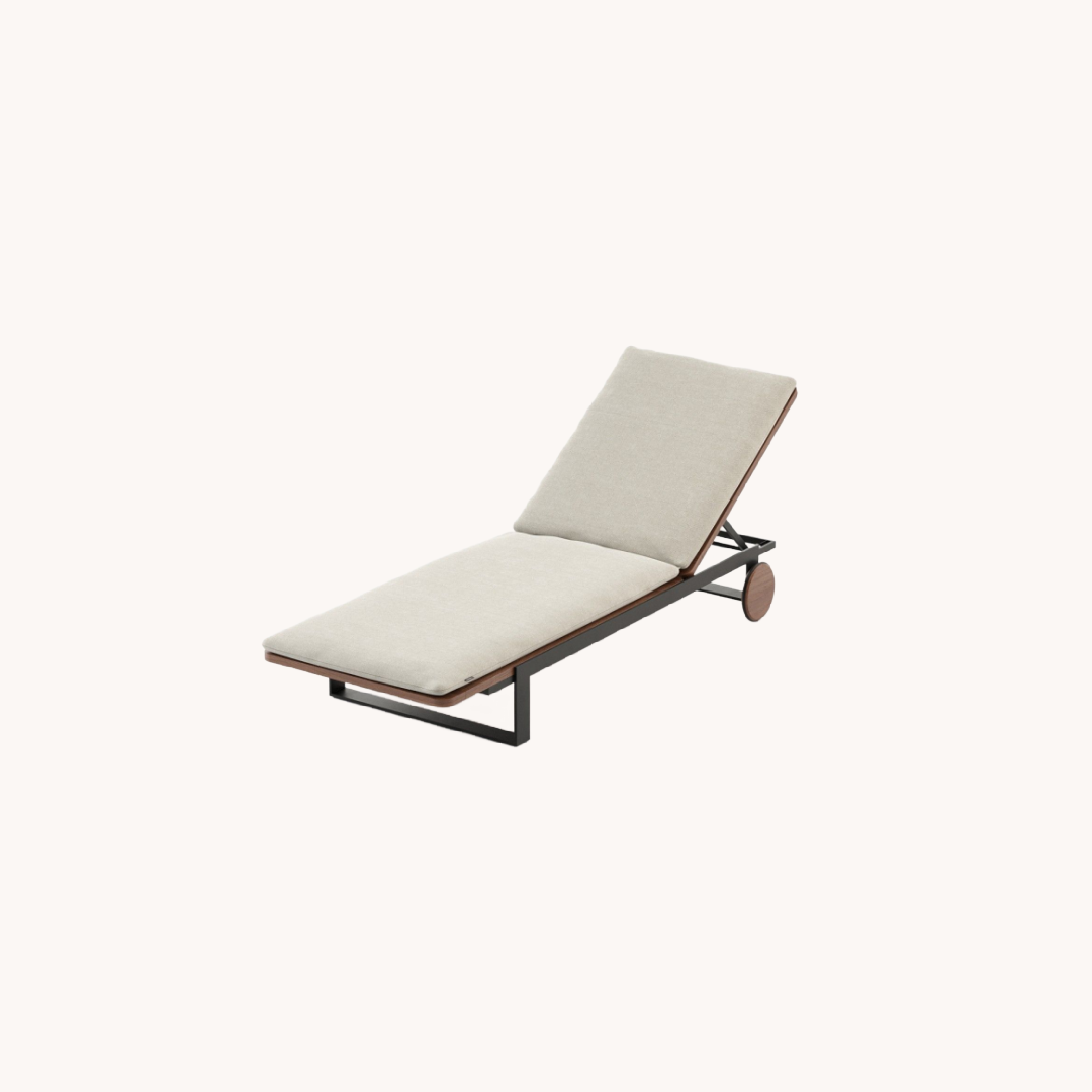 Chaise longue en tissu beige | Laskasas Salim | REMO, mobilier et décoration d'extérieur