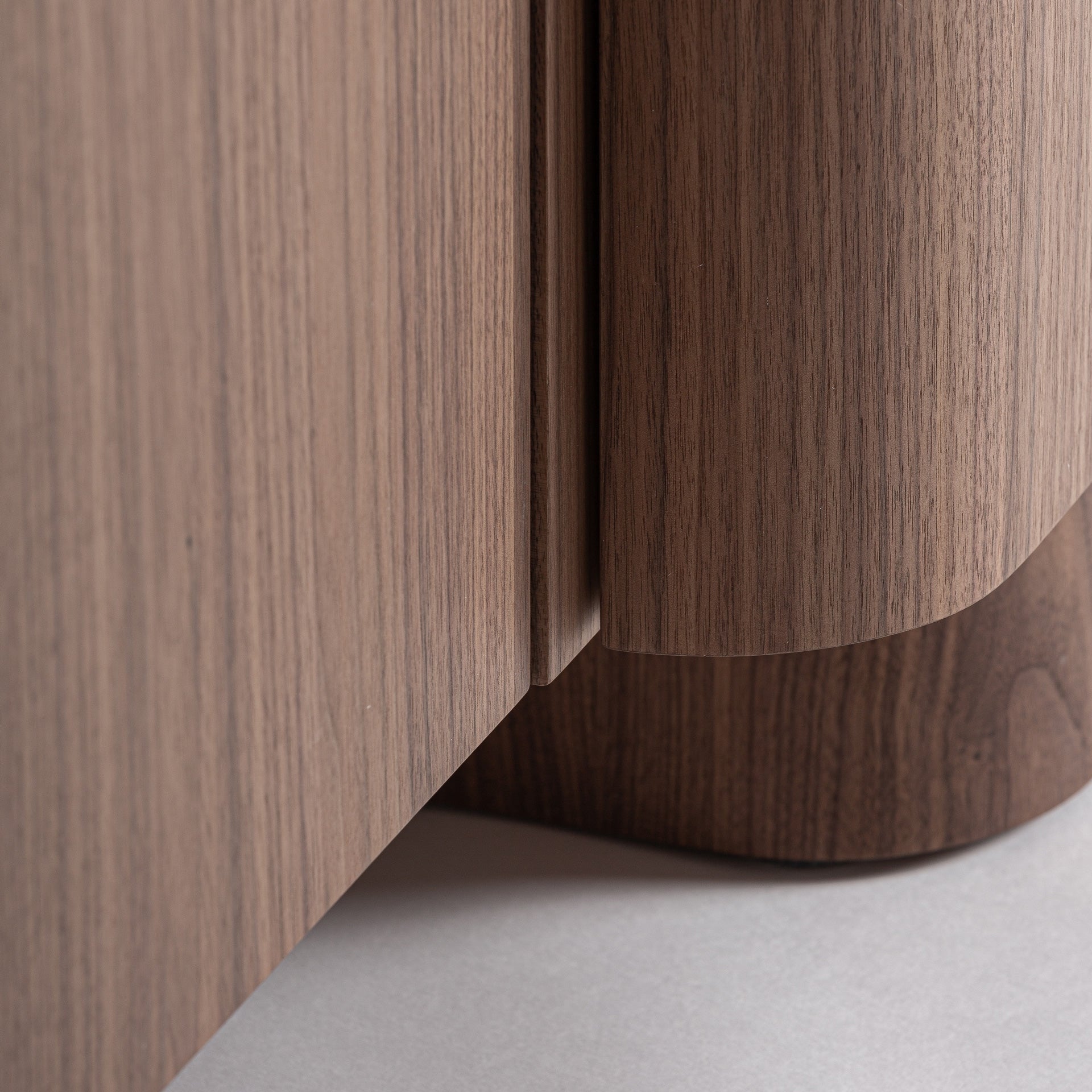 Buffet long 4 portes placage noyer | VICAL Kexby | REMO-HOME, mobilier design et décoration d'intérieur