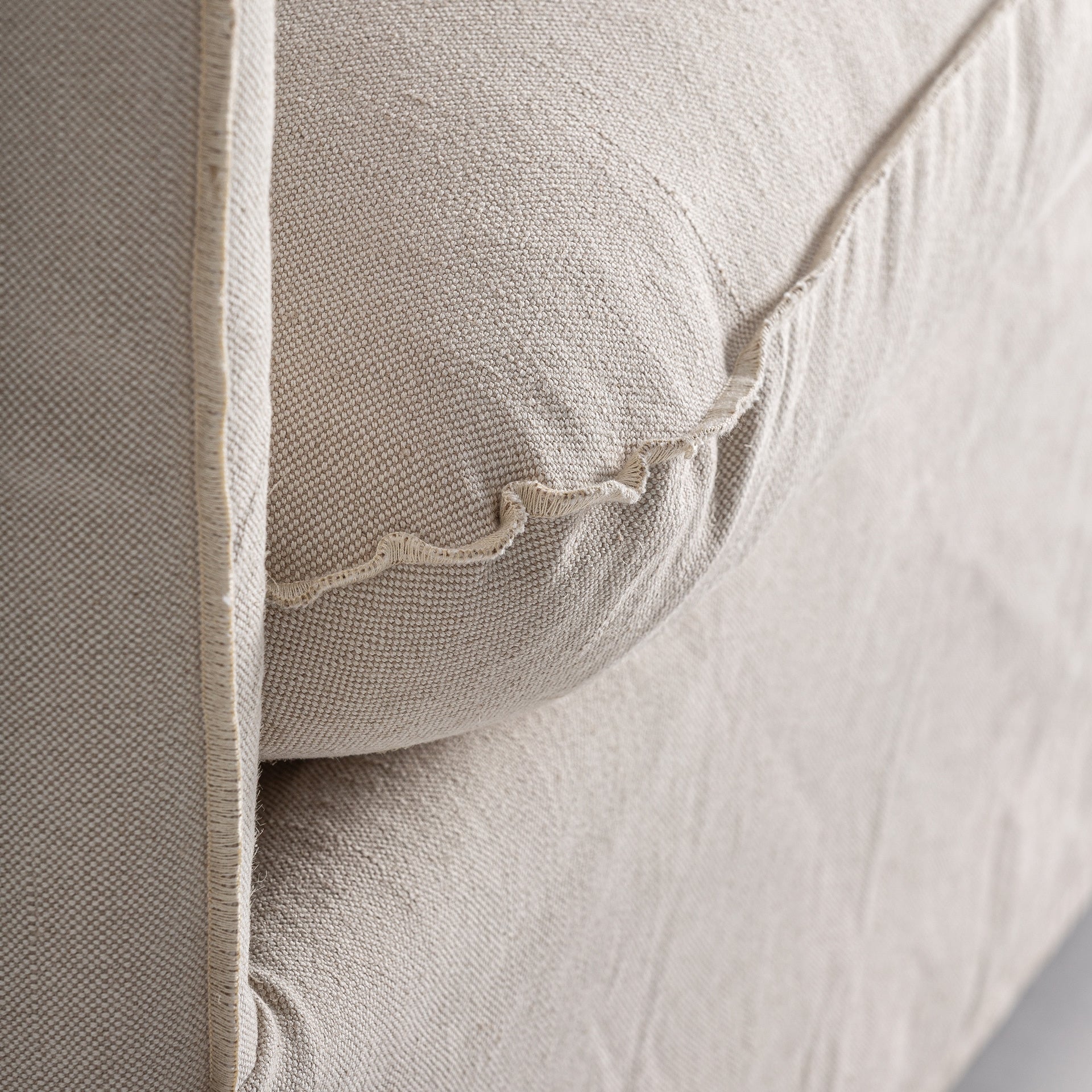 Canapé 3 places en lin beige | VICALBardney | REMO-HOME, mobilier design et décoration d'intérieur