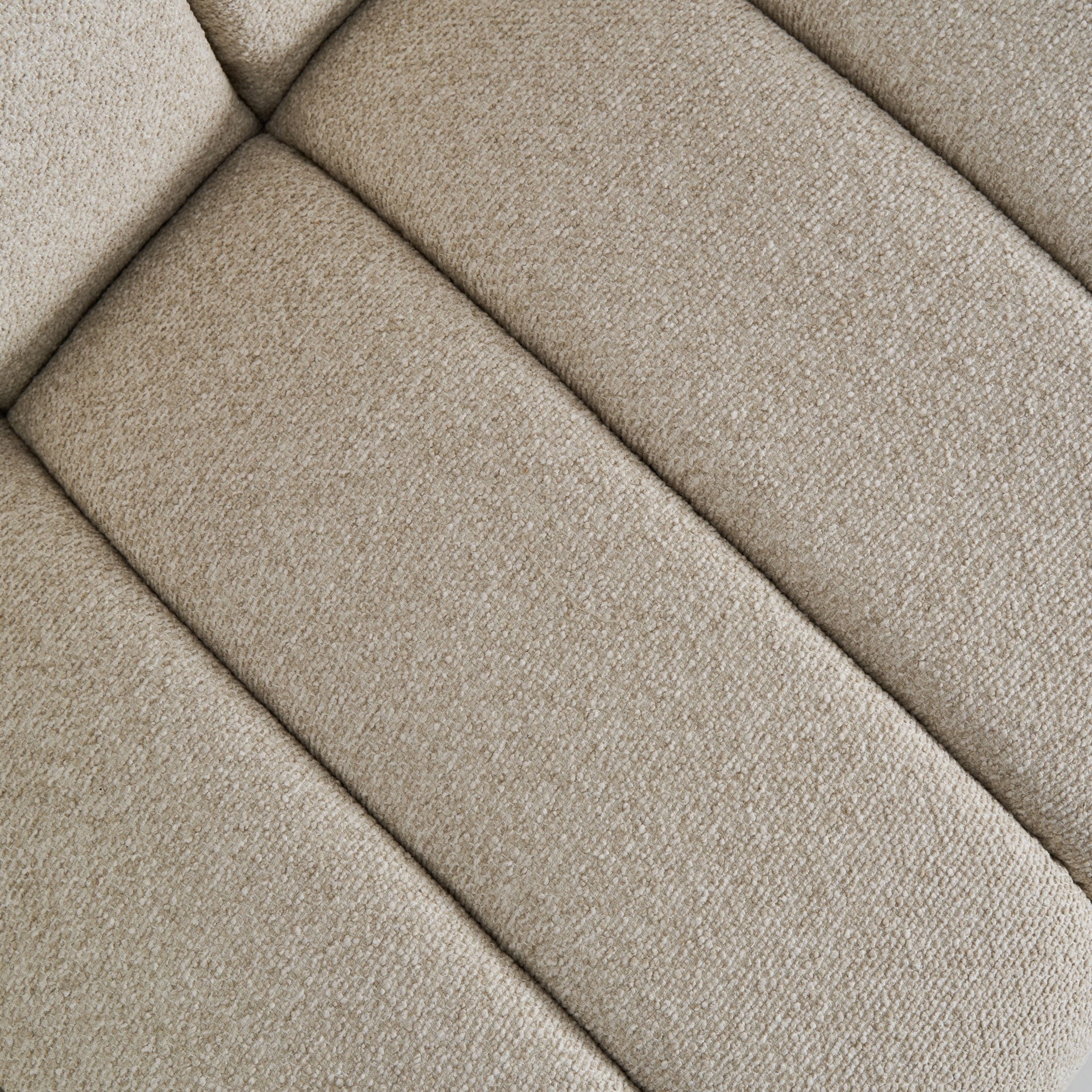 Canapé beige courbes | VICAL Lajoux | REMO-HOME, mobilier design et décoration d'intérieur