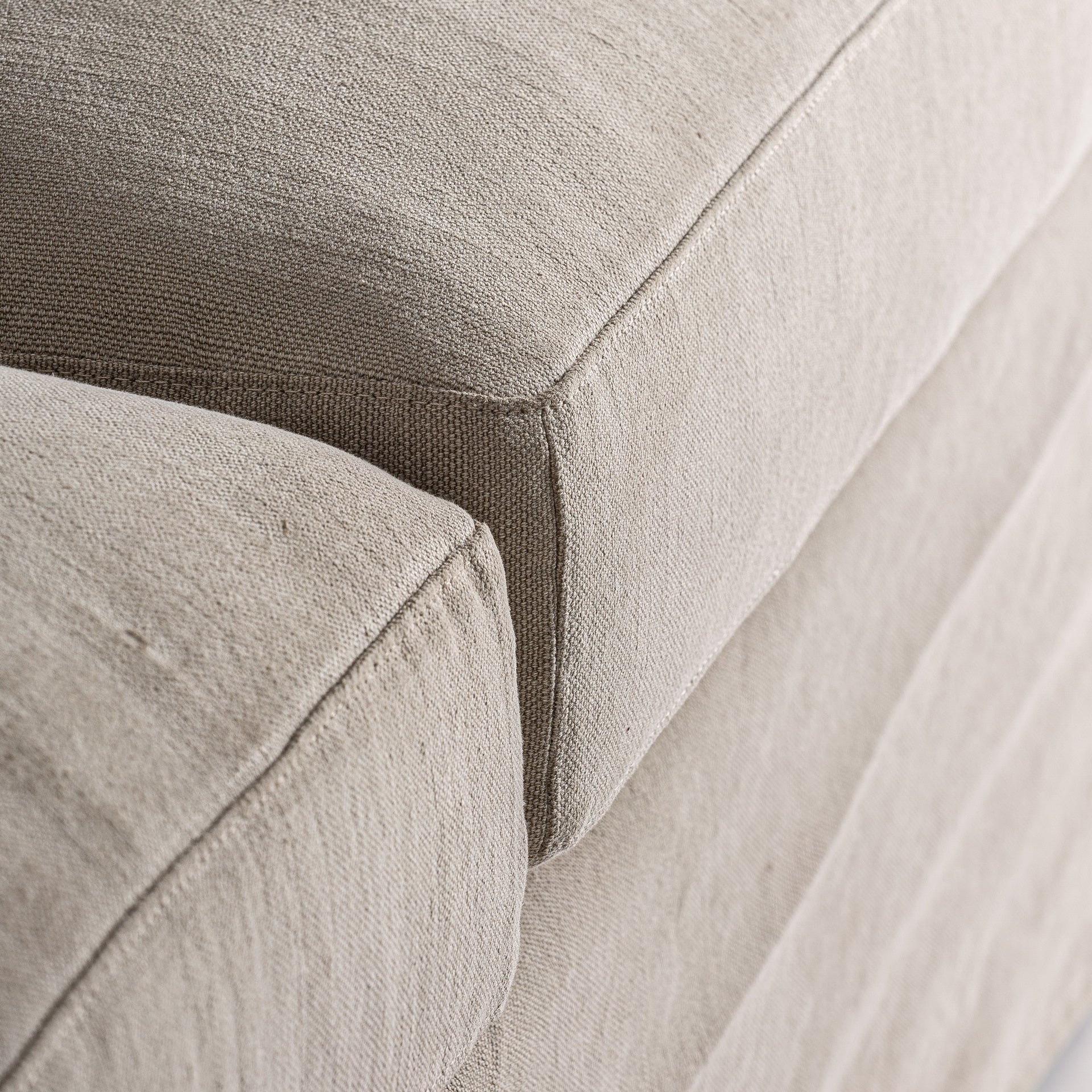 Canapé lin beige décontracté | VICAL Monheurt | REMO-HOME, mobilier design et décoration d'intérieur