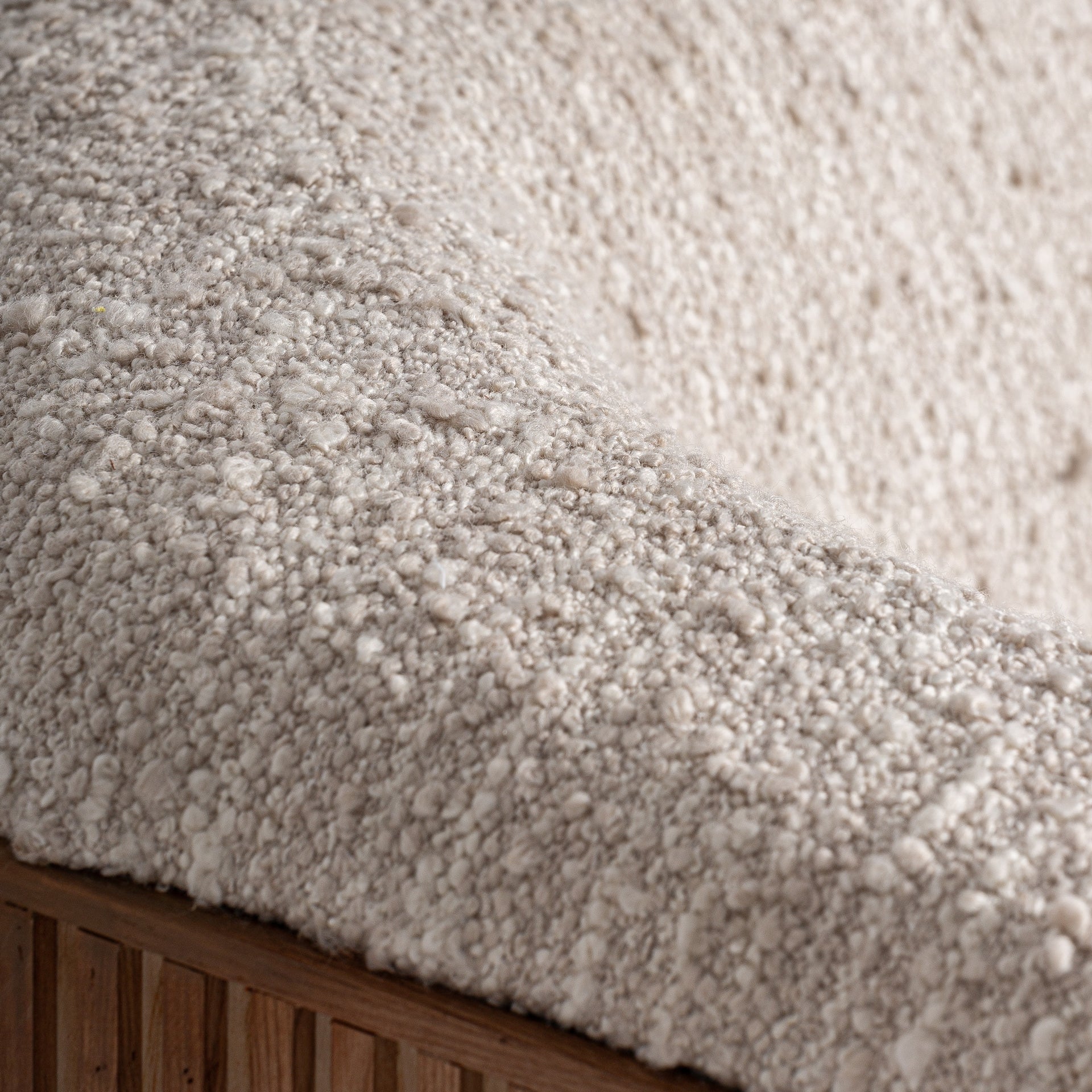 Canapé polyester beige | VICAL Windek | REMO-HOME, mobilier design et décoration d'intérieur