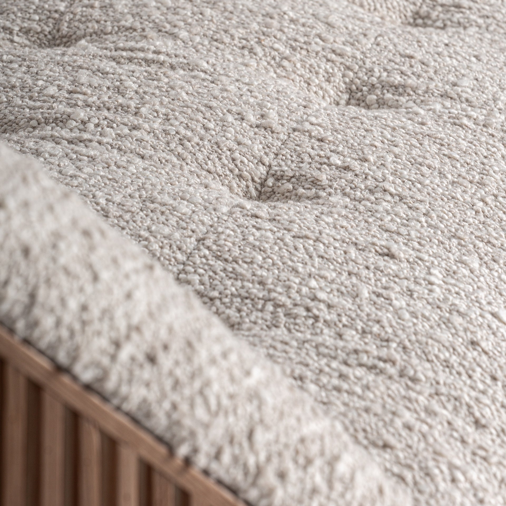 Canapé polyester beige | VICAL Windek | REMO-HOME, mobilier design et décoration d'intérieur