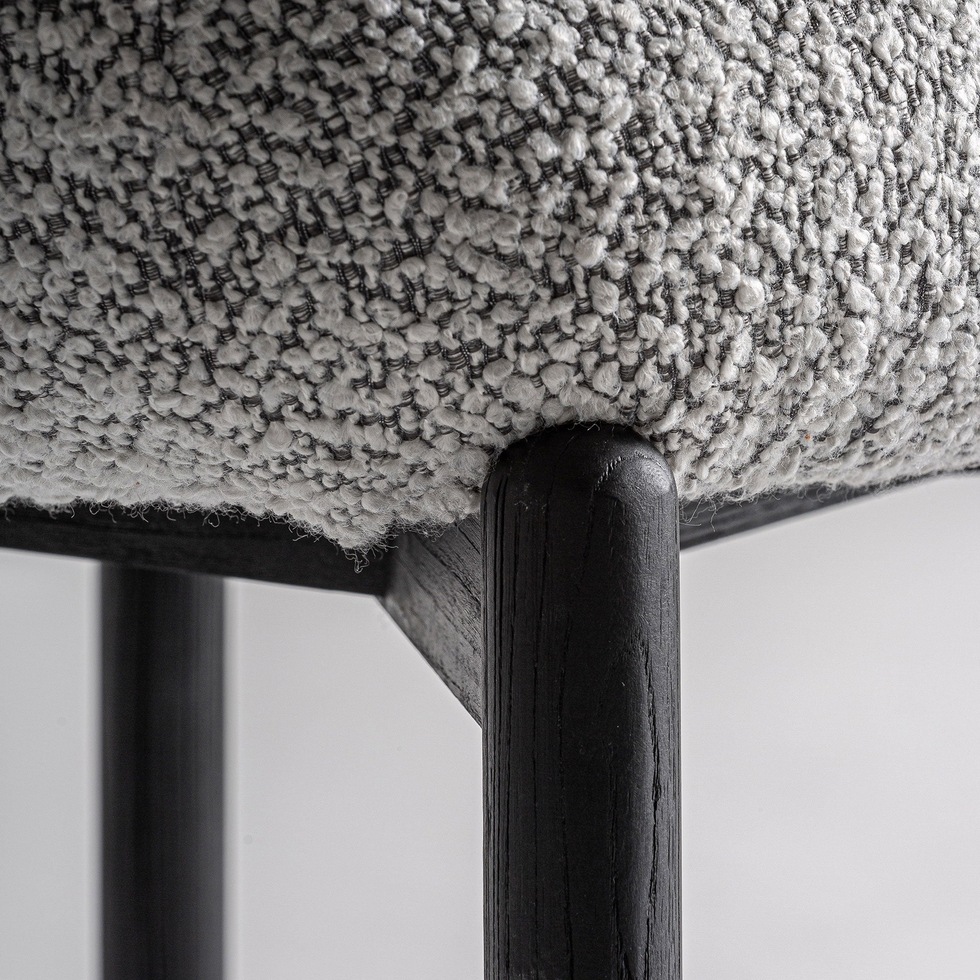 Chaise ronde en tissu gris | VICAL Jacquard | REMO-HOME, mobilier design et décoration d'intérieur