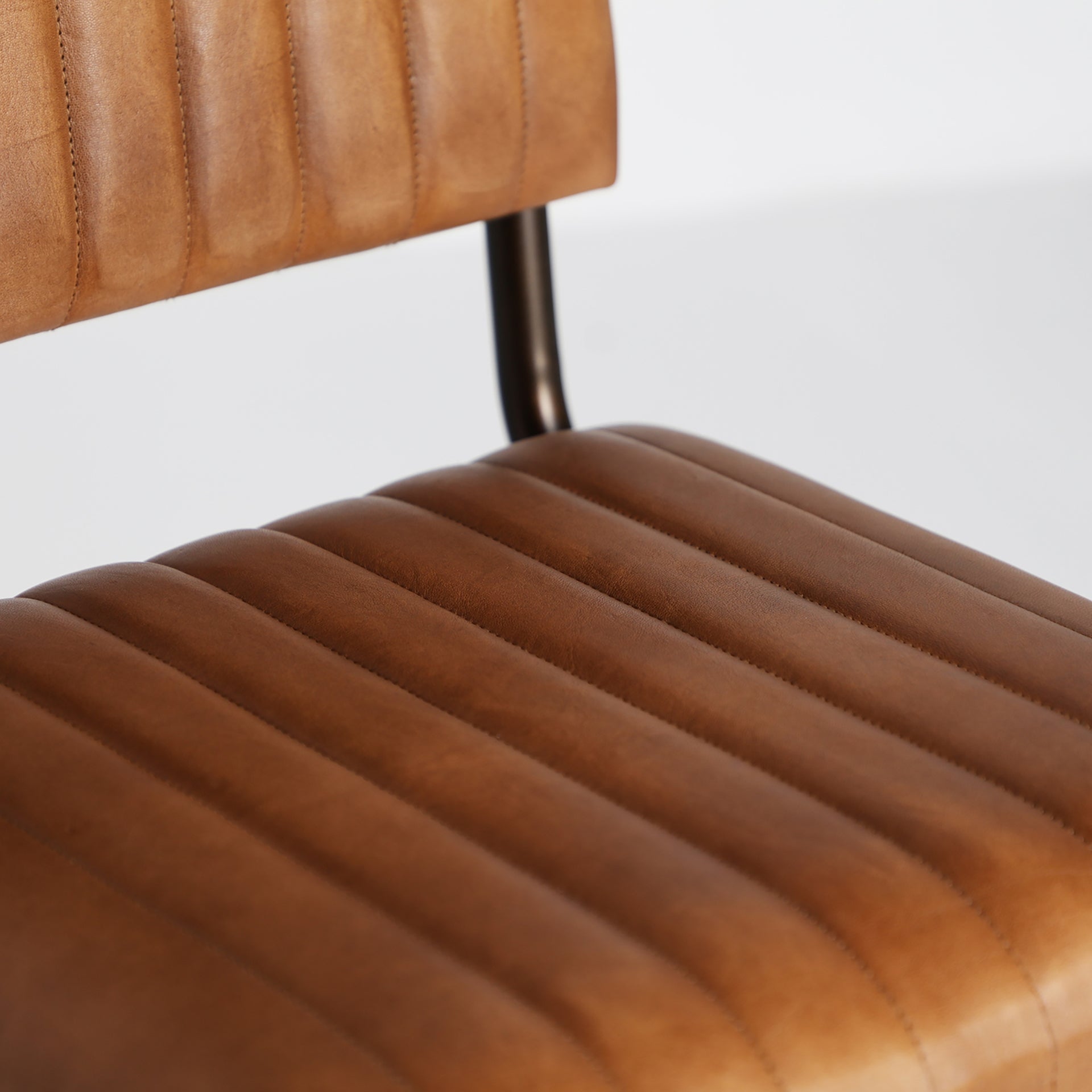 Chaise vintage industrielle bois massif et métal | VICAL Chadron | REMO-HOME, mobilier design et décoration d'intérieur