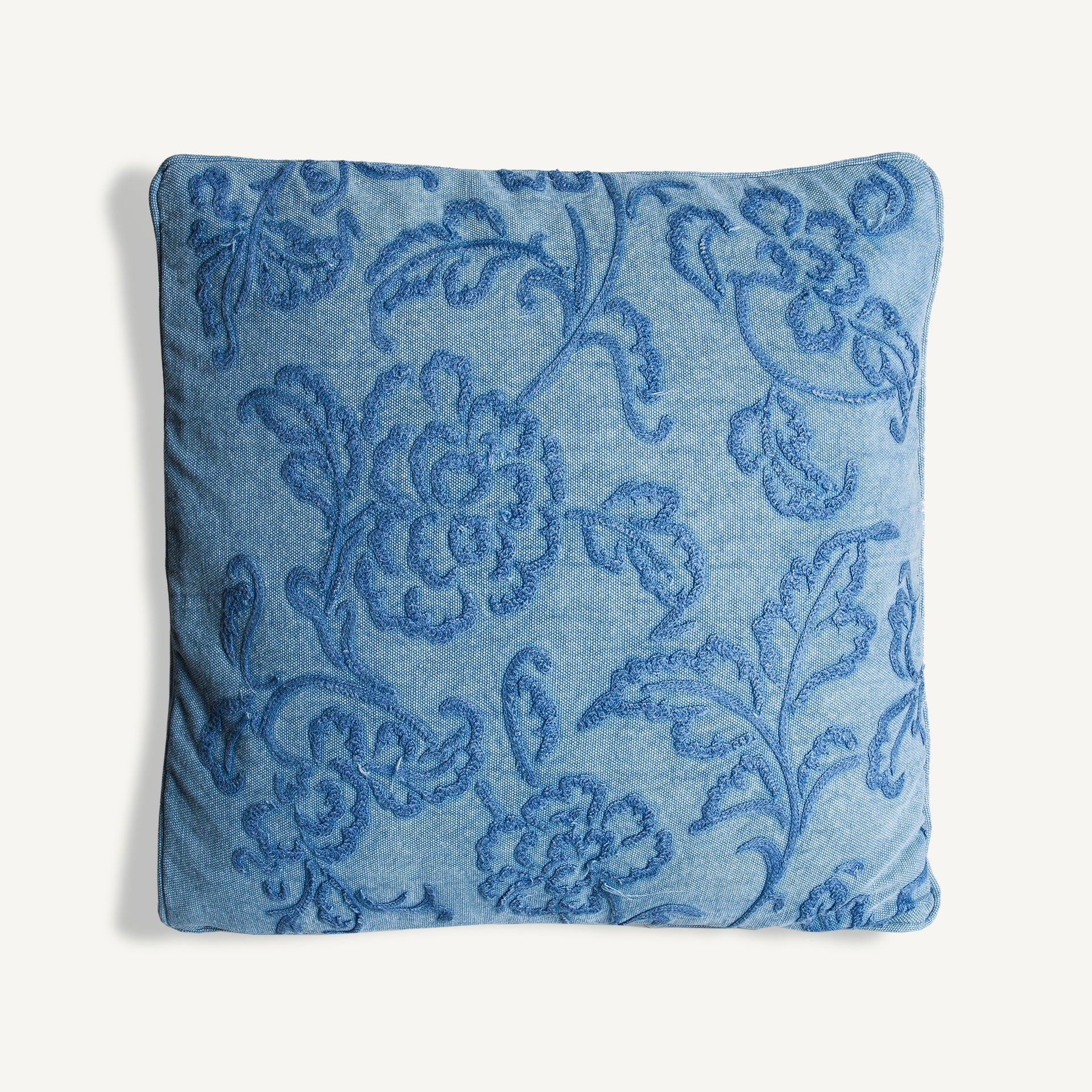 Coussin carré coton bleu brodé | VICAL Blesi | REMO-HOME, mobilier design et décoration d'intérieur