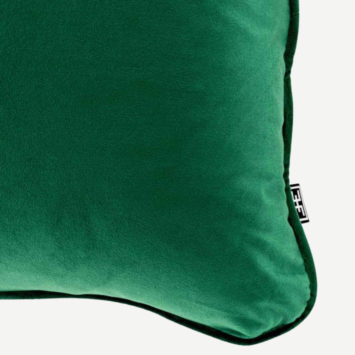 Coussin carré en velours vert | Eichholtz Roche | REMO-HOME, mobilier et décoration d'intérieur
