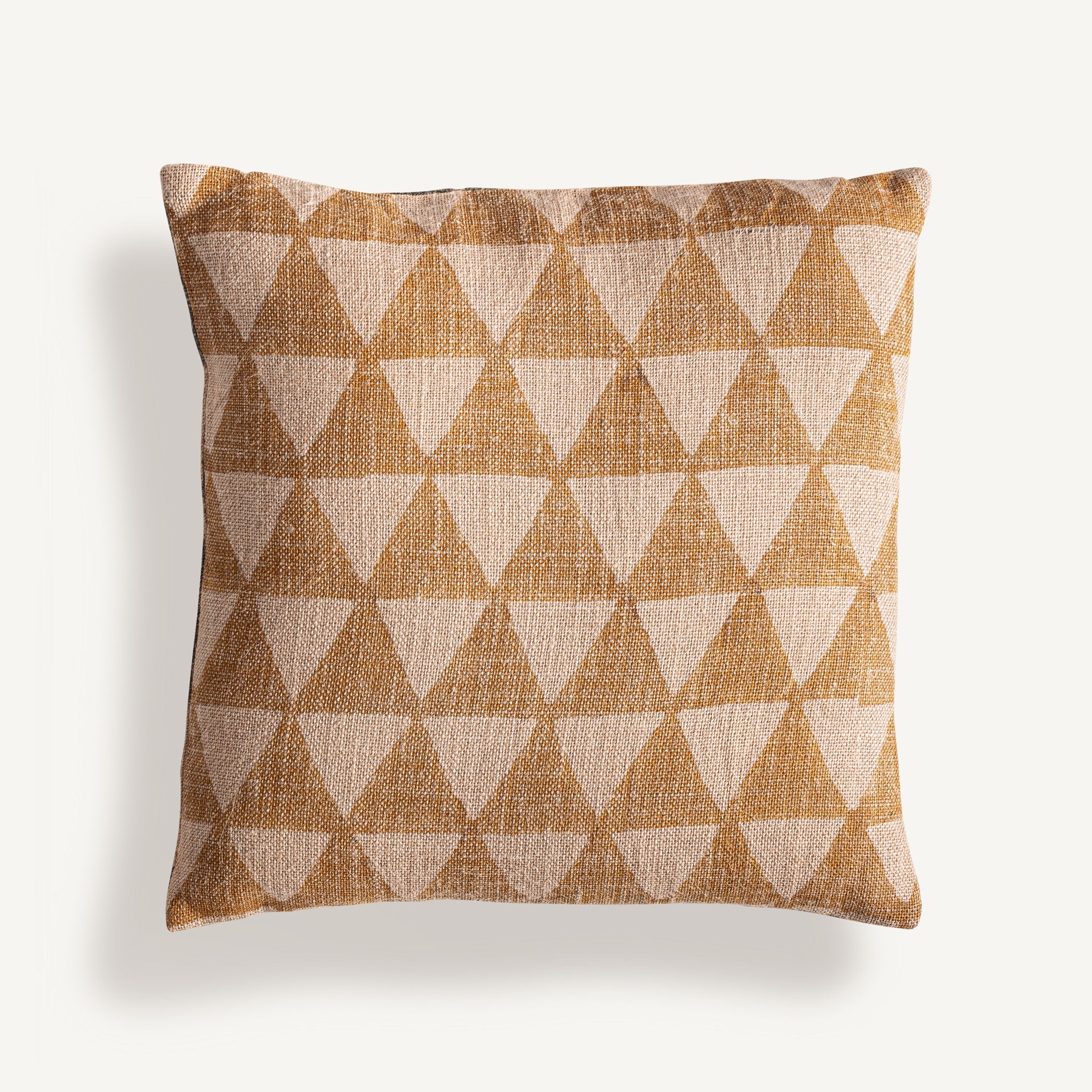 Coussin géométrique ethnique jute beige et ocre | VICAL Khonsu | REMO-HOME, mobilier design et décoration d'intérieur