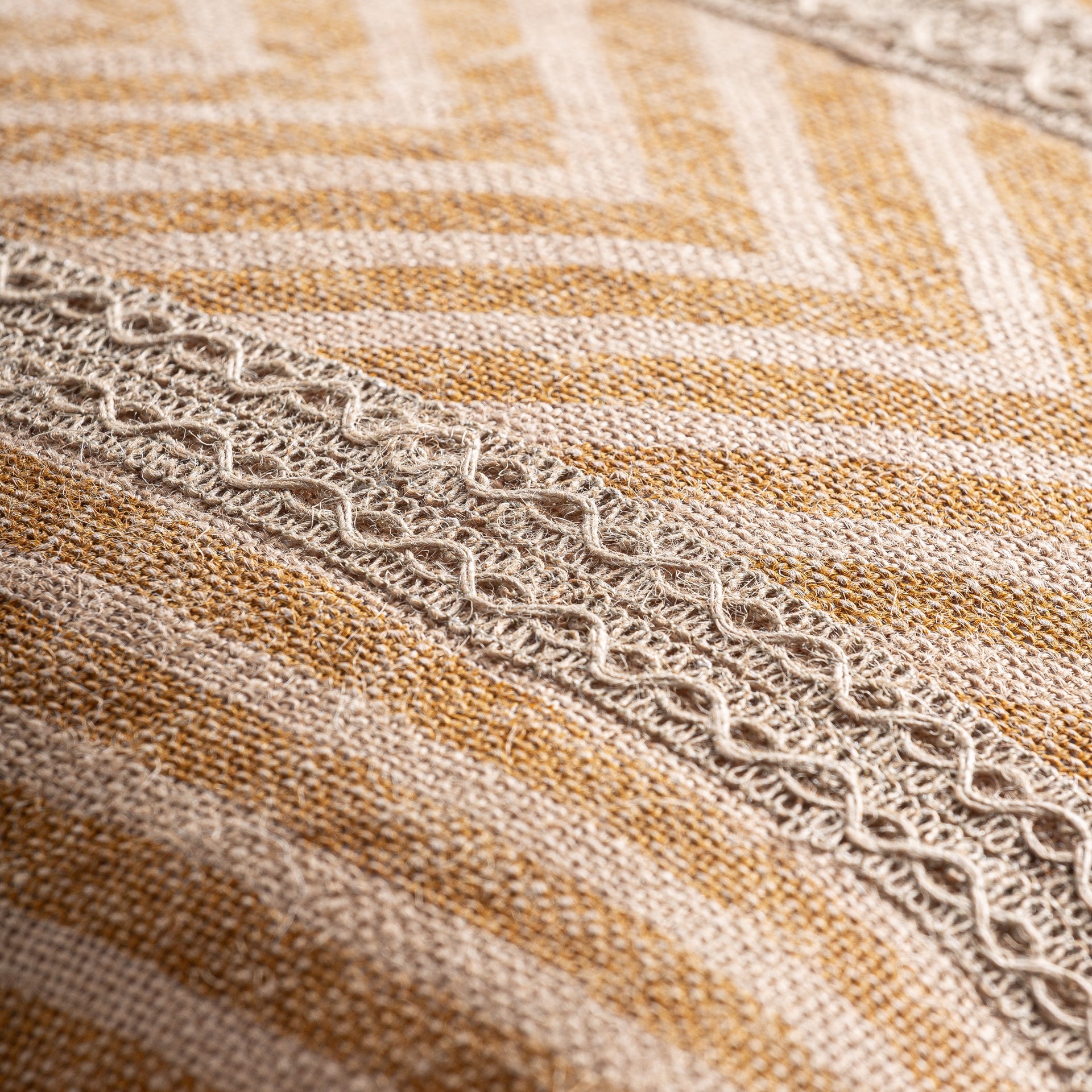 Coussin jute tressé tons dorés et beige | VICAL Osiris | REMO-HOME, mobilier design et décoration d'intérieur